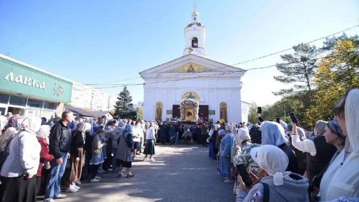 В Оренбурге прошёл традиционный Крестный ход в честь Рождества Богородицы — Оренбург Сейчас