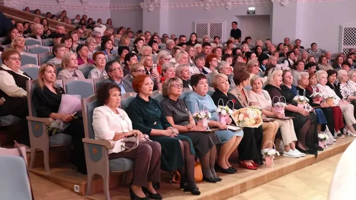 В Оренбурге наградили 47 работников образования и ветеранов педагогического труда — Оренбург Сейчас
