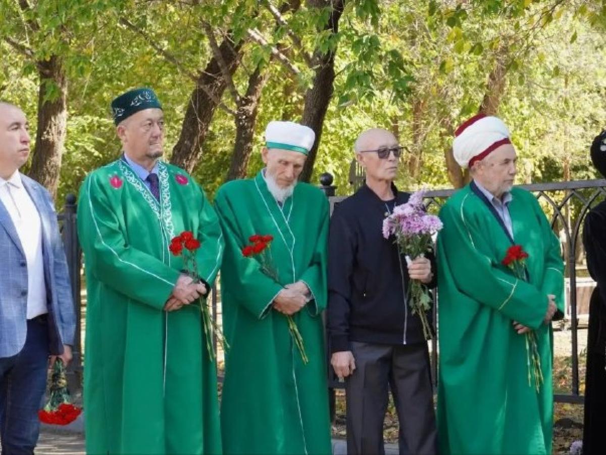 В Оренбурге памятный камень красногвардейцам-мусульманам вернули на историческое место