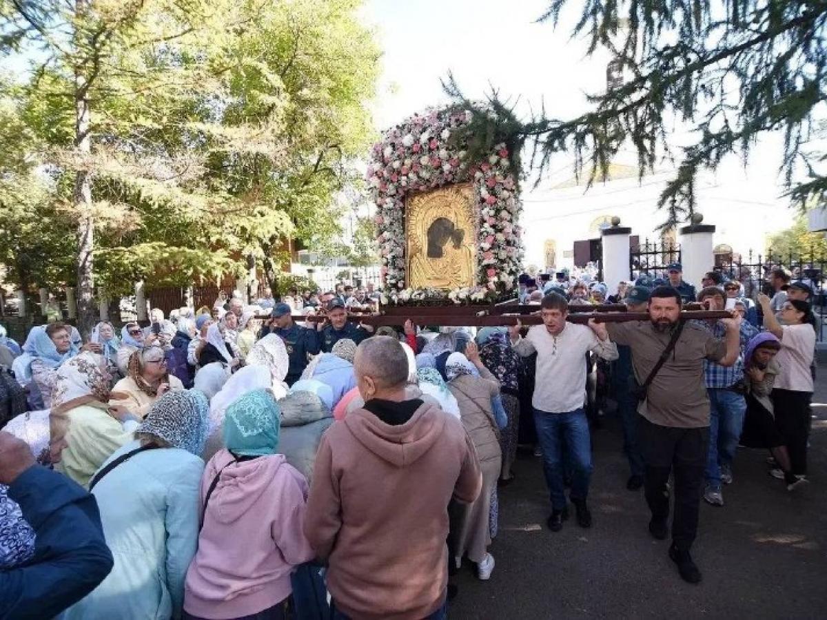 В Оренбурге прошёл традиционный Крестный ход в честь Рождества Богородицы