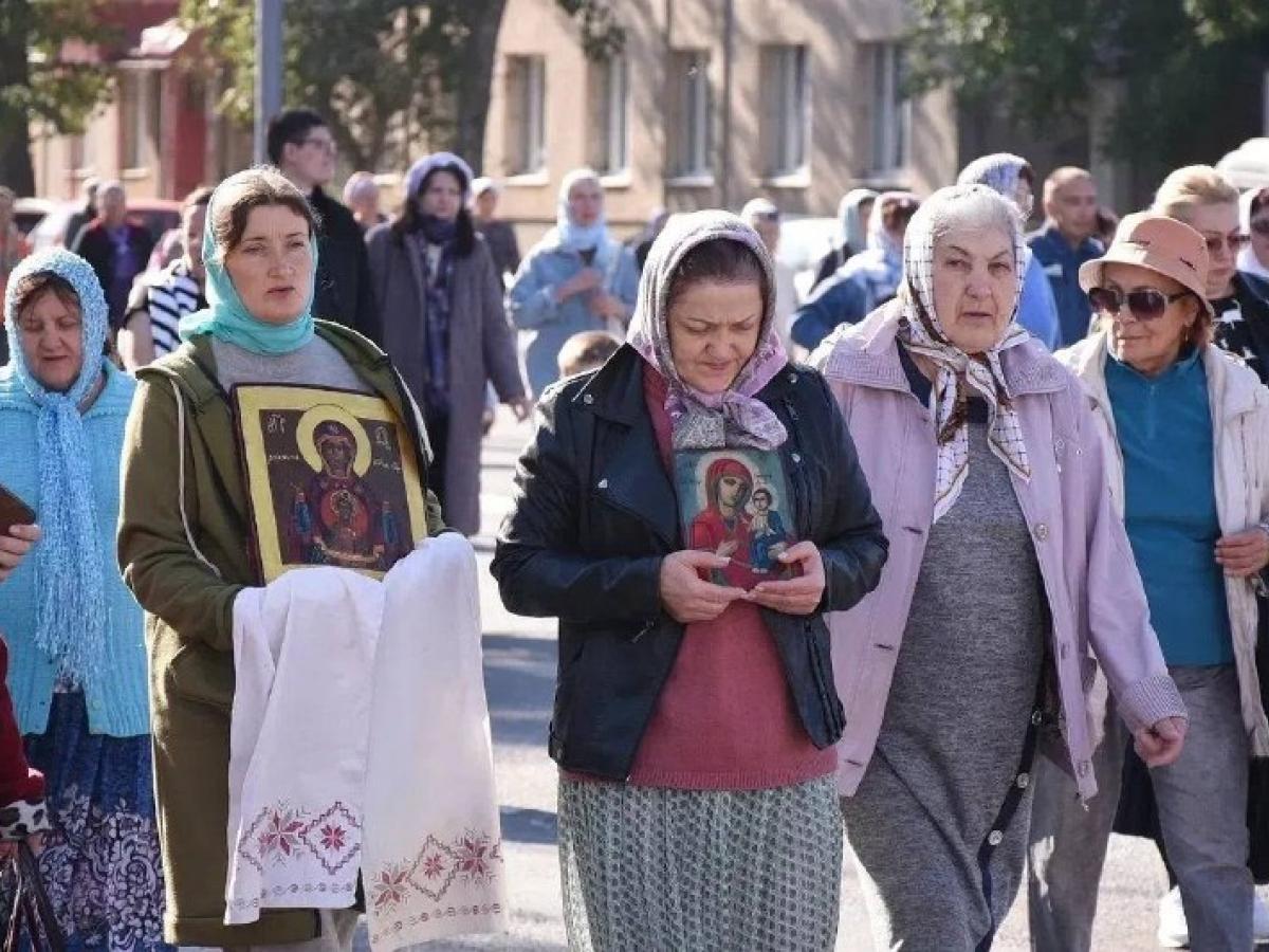 В Оренбурге прошёл традиционный Крестный ход в честь Рождества Богородицы