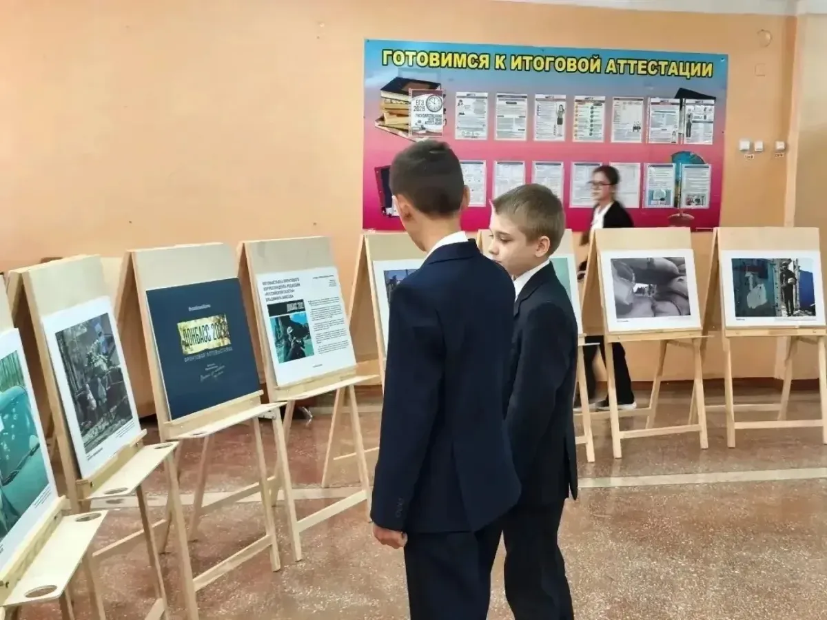 В школе №71 прошла фотовыставка ко Дню воссоединения новых регионов с Россией