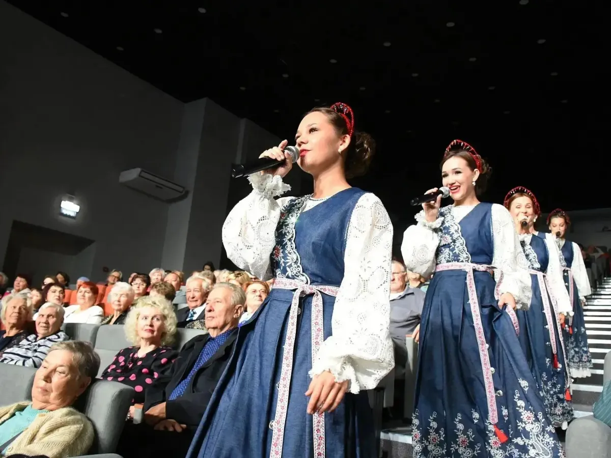 В Оренбурге прошел праздничный концерт ко Дню пожилых людей