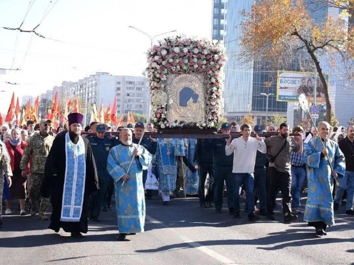 В Оренбурге прошёл традиционный Крестный ход в честь Рождества Богородицы