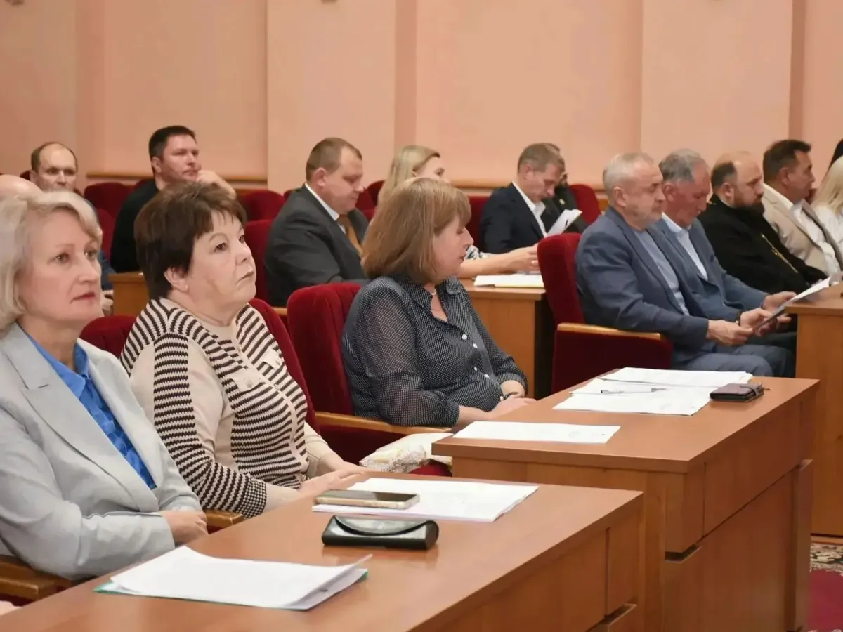 В администрации Оренбурга обсудили кадровое обеспечение медицины и образования