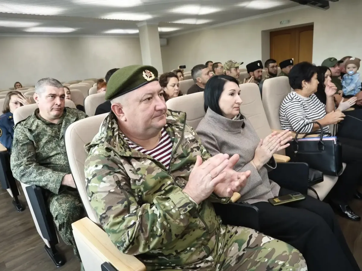 В правительстве области вручили награды бойцам добровольческого отряда «БАРС-6»