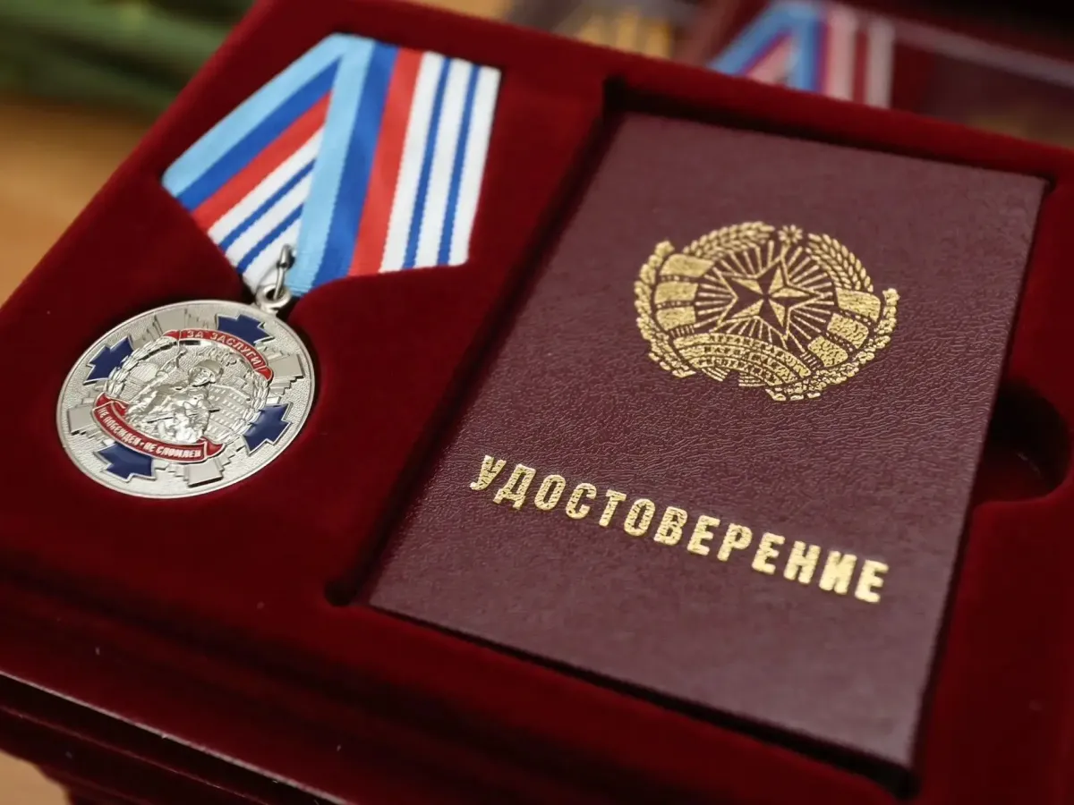 В правительстве области вручили награды бойцам добровольческого отряда «БАРС-6»