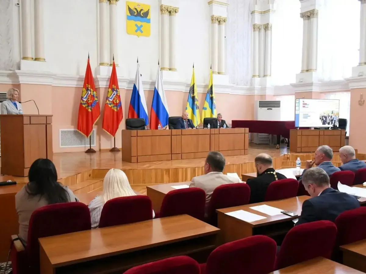 В администрации Оренбурга обсудили кадровое обеспечение медицины и образования