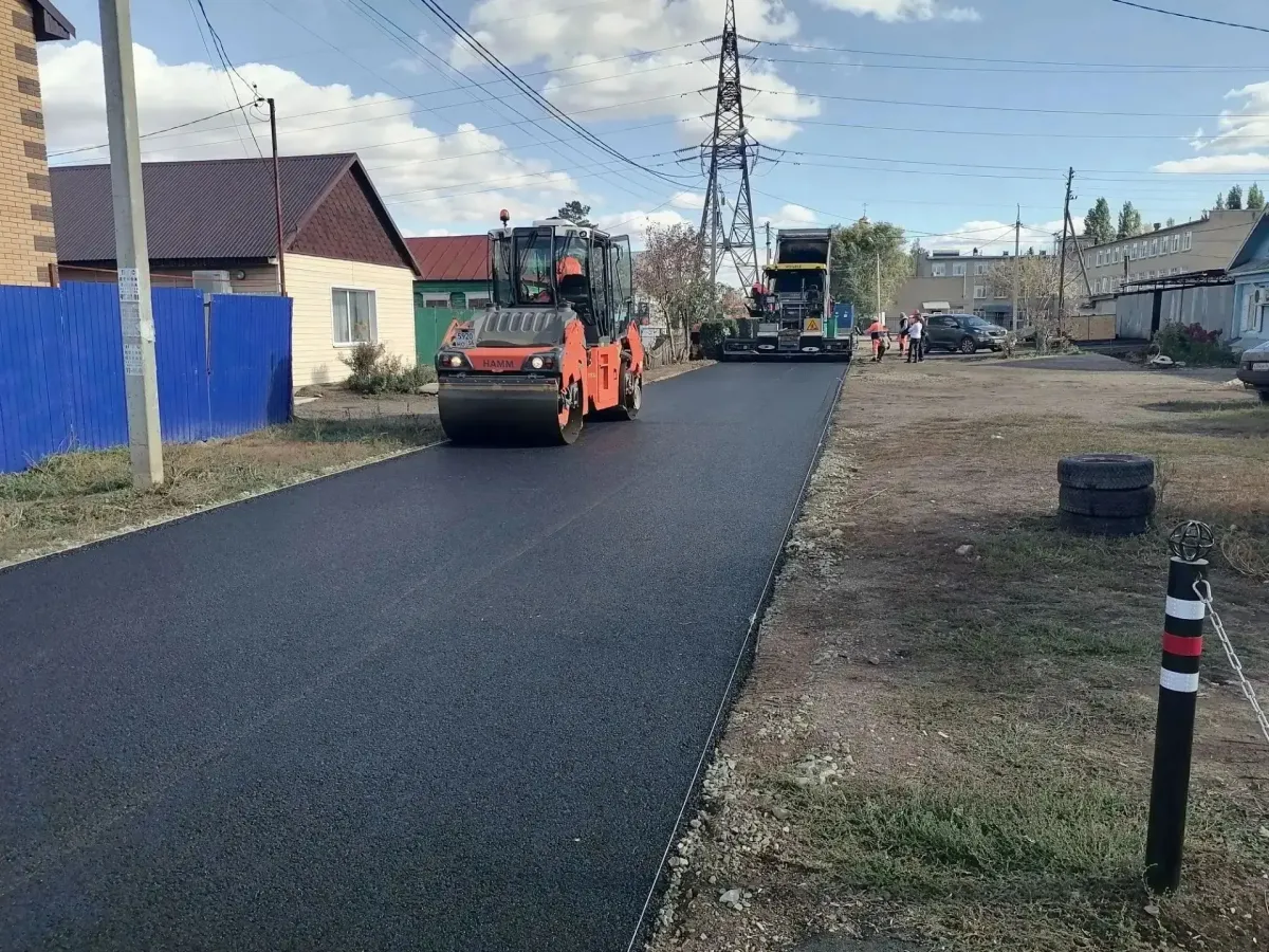 В Оренбурге на улице Гастелло завершили укладку выравнивающего слоя асфальта