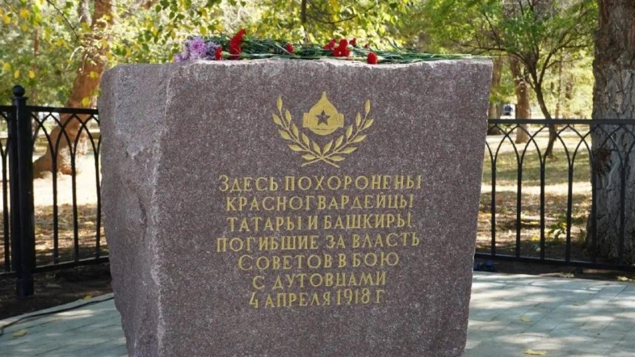 В Оренбурге памятный камень красногвардейцам-мусульманам вернули на историческое место — Оренбург Сейчас
