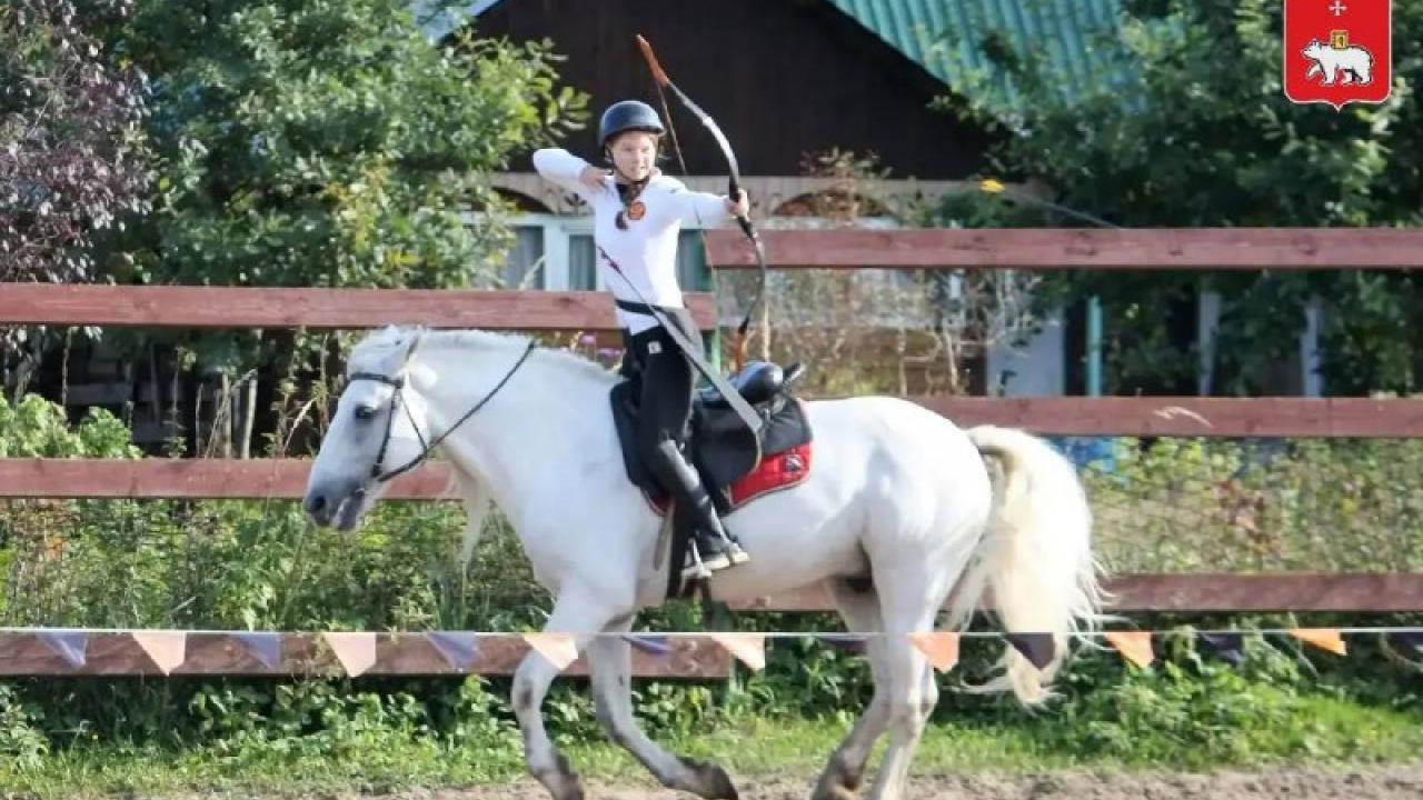 В Перми прошло первенство по конной стрельбе из лука — Пермь Сейчас
