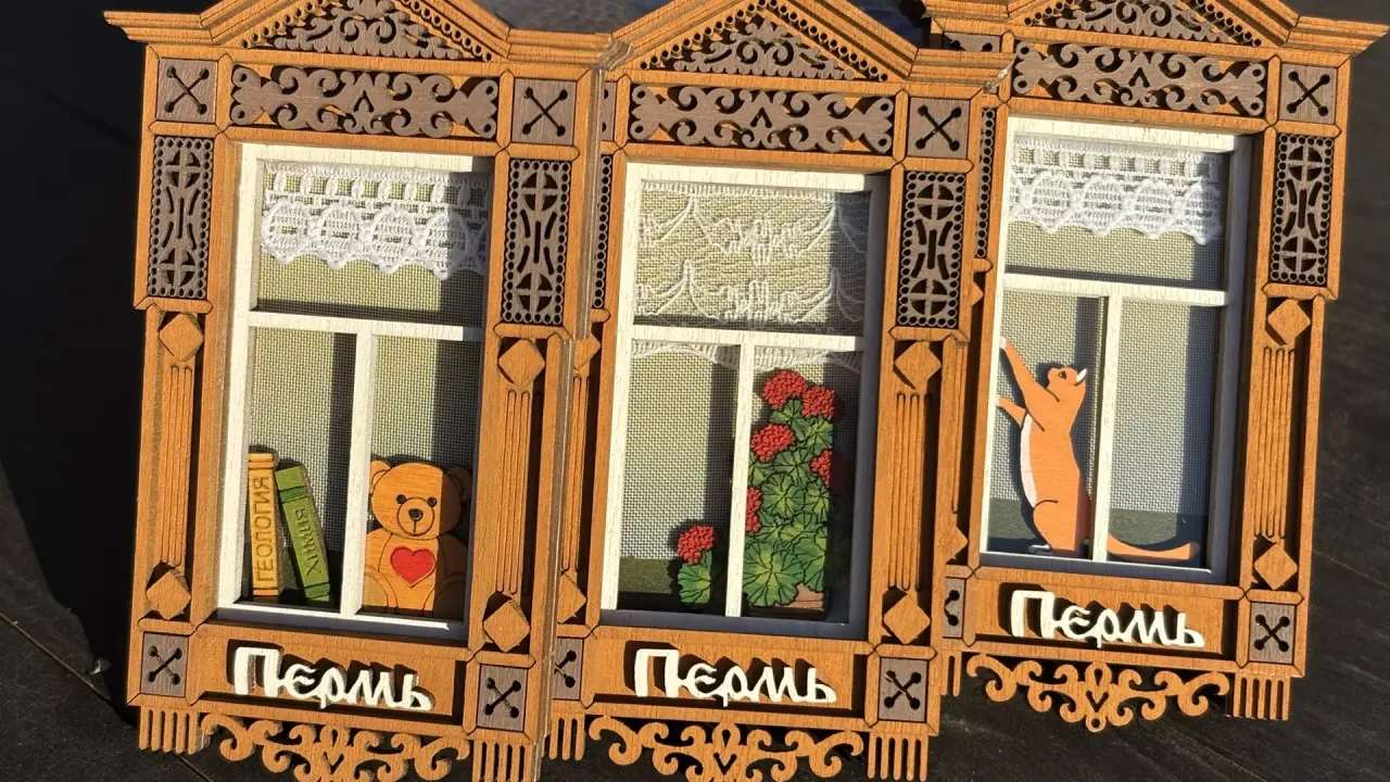 В ТИЦ Перми появились обновлённые магниты-наличники «Пермь» — Пермь Сейчас