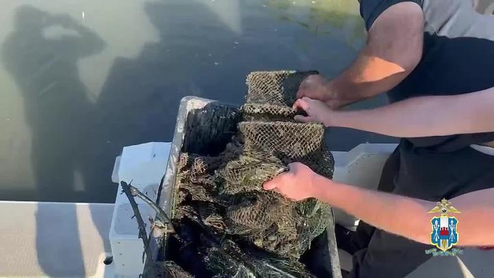 В Таганрогском заливе полицейские изъяли 56 незаконных ловушек для раков — Ростов-на-Дону Сейчас
