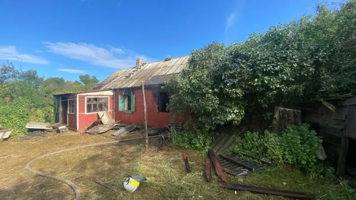 В хуторе Зеленая Роща пожар произошел из-за оставленных в розетке зарядок — Ростов-на-Дону Сейчас