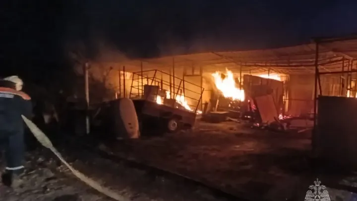 В хуторе Дружном мужчина попал в реанимацию из-за пожара во время сварки — Ростов-на-Дону Сейчас