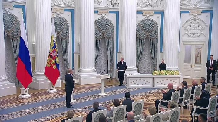 Владимир Путин вручил государственную награду учителю физкультуры гимназии № 46 — Ростов-на-Дону Сейчас