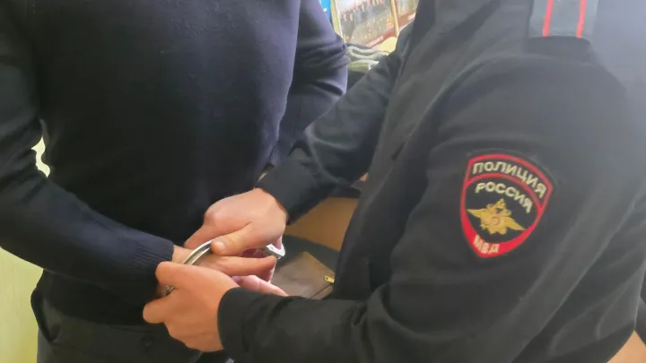 В Шахтах задержали подозреваемого в краже из домовладения на 180 тысяч рублей — Ростов-на-Дону Сейчас