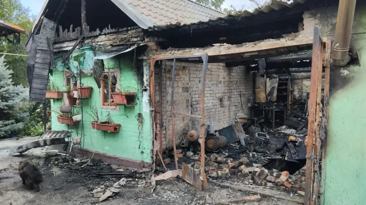В Новочеркасске пожар уничтожил гараж и летнюю кухню — Ростов-на-Дону Сейчас
