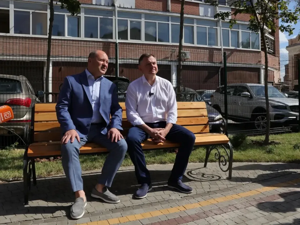 В Ростове открыли сквер «Кленовый дворик» и обсудили оформление соседнего дома