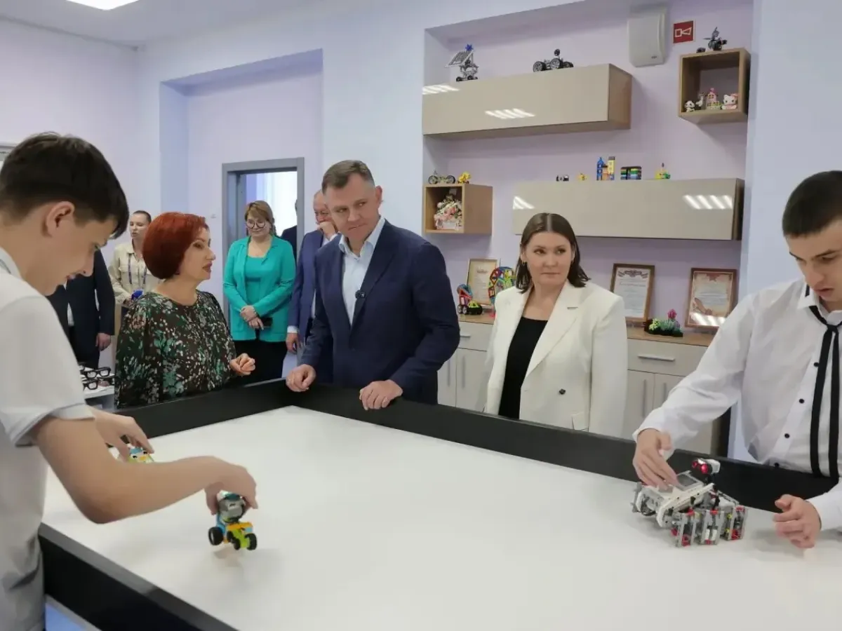 Губернатор в Волгодонске поздравил футбольную команду и посетил школу-интернат