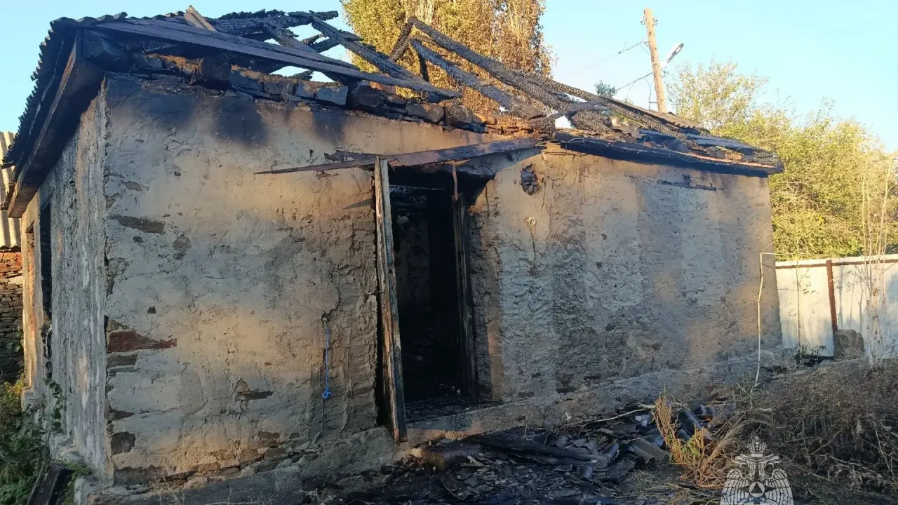 В Красносулинском районе при пожаре в частном доме погиб мужчина — Ростов-на-Дону Сейчас
