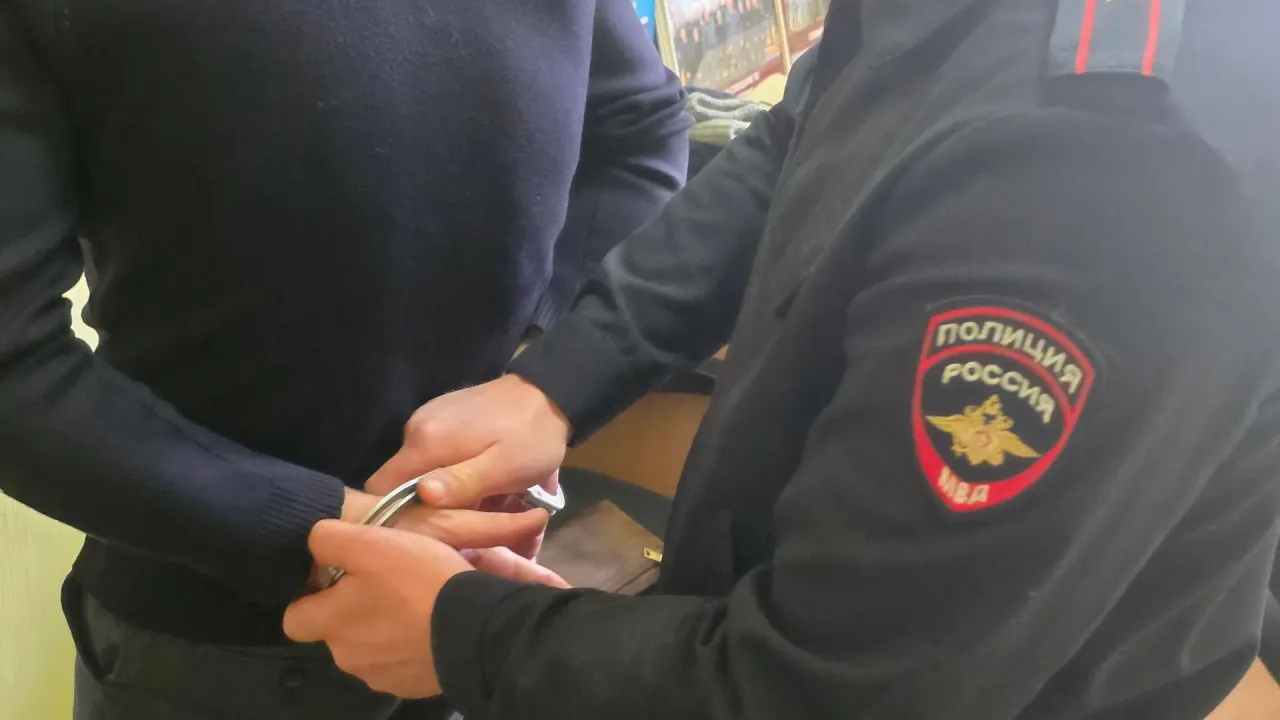 В Шахтах задержали подозреваемого в краже из домовладения на 180 тысяч рублей — Ростов-на-Дону Сейчас