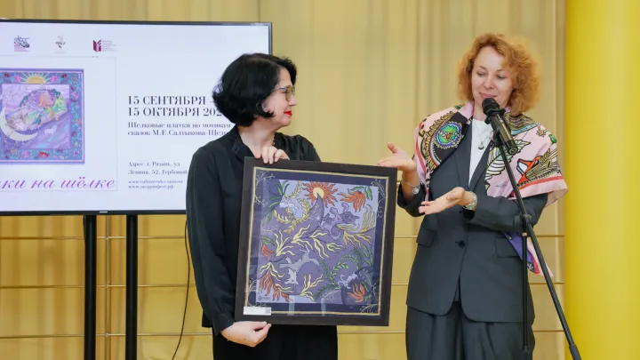 В Рязанской библиотеке открылась выставка «Сказки на шелке» — Рязань Сейчас