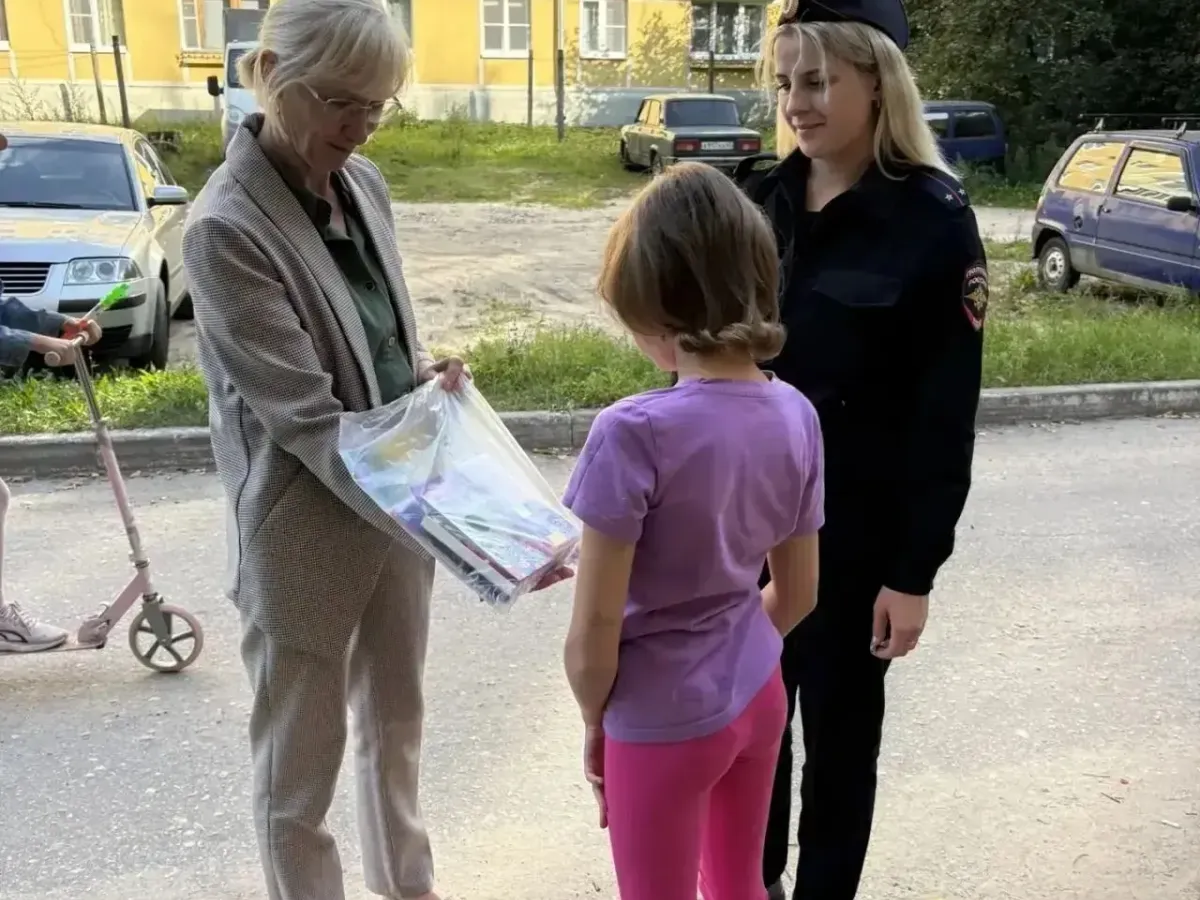 Рязанские полицейские участвуют в акции «Помоги пойти учиться»