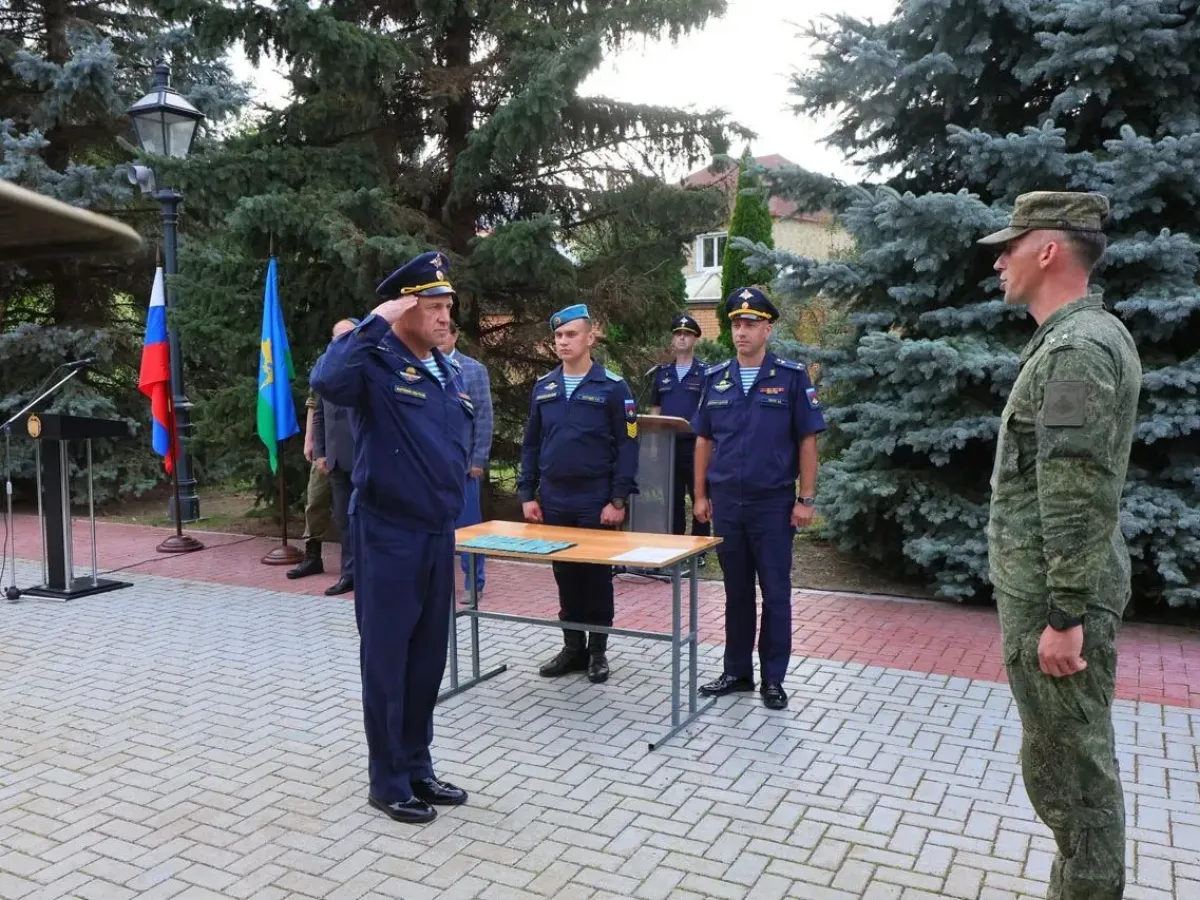 Первокурсникам РГВВДКУ вручили курсантские погоны в Рязани