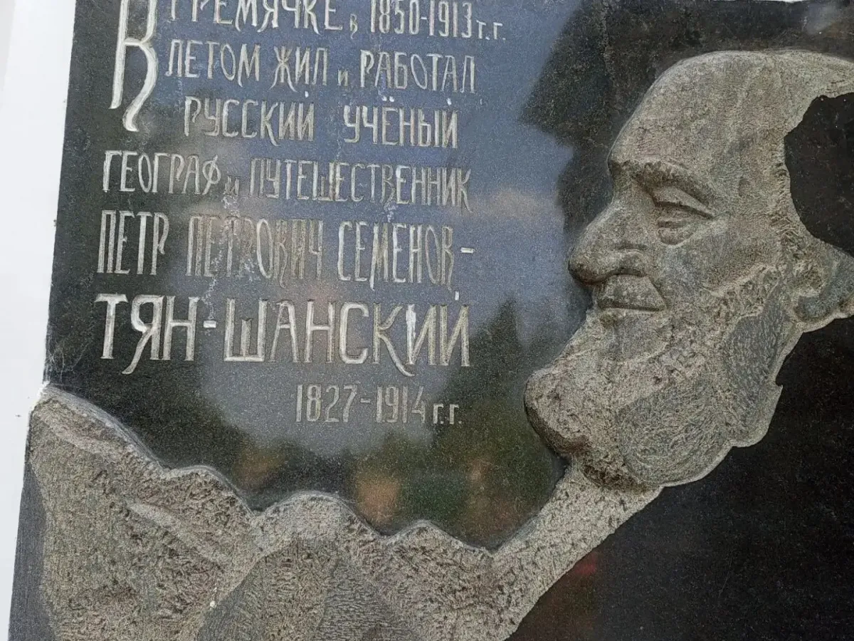 Руководство архивного управления Рязанской области посетило обновленный архив в Милославском округе