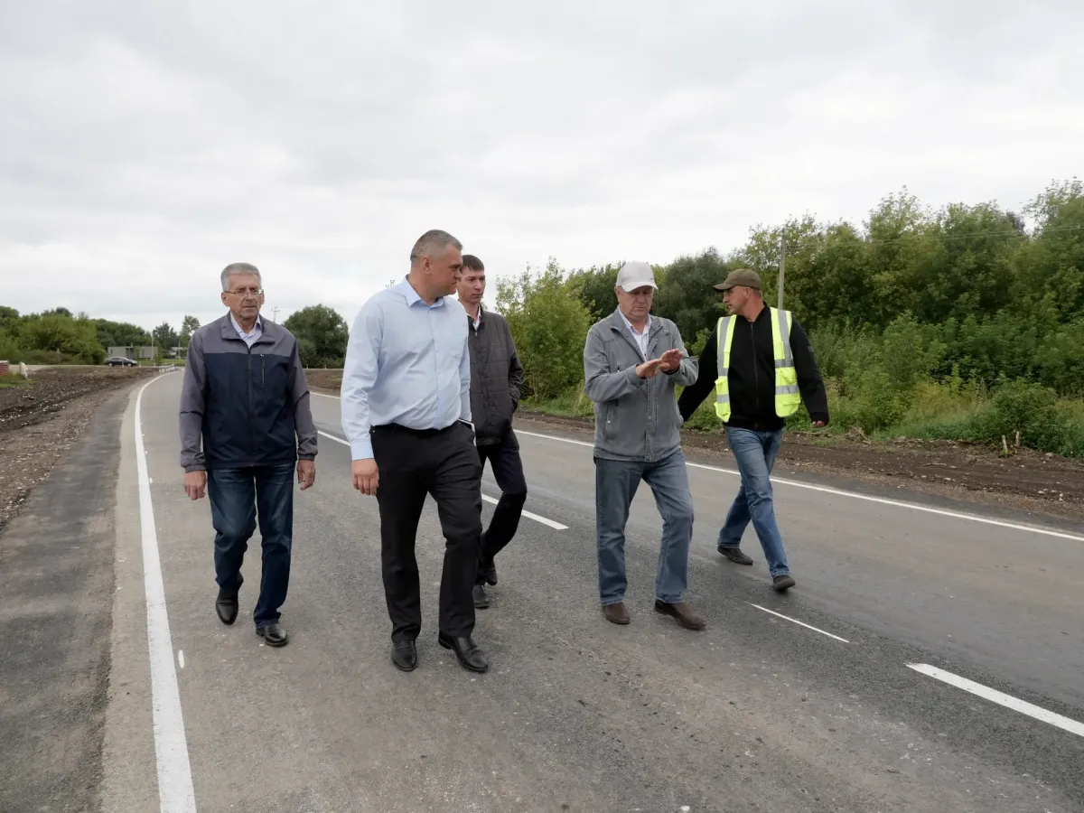 В деревне Пупкино Захаровского округа завершают строительство дороги к сельхозпредприятию