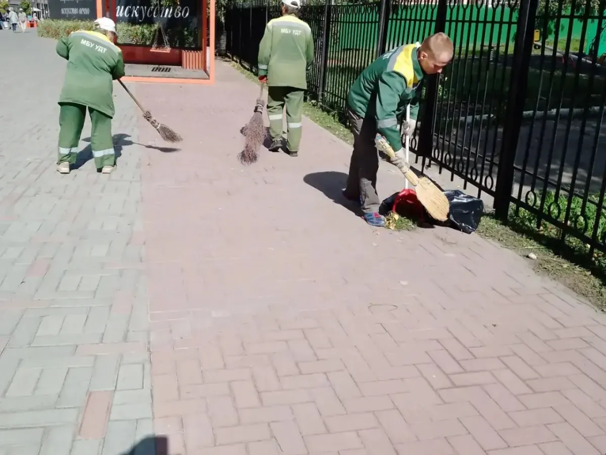 В Рязани 16 сентября провели покос травы и уборку в парках и скверах