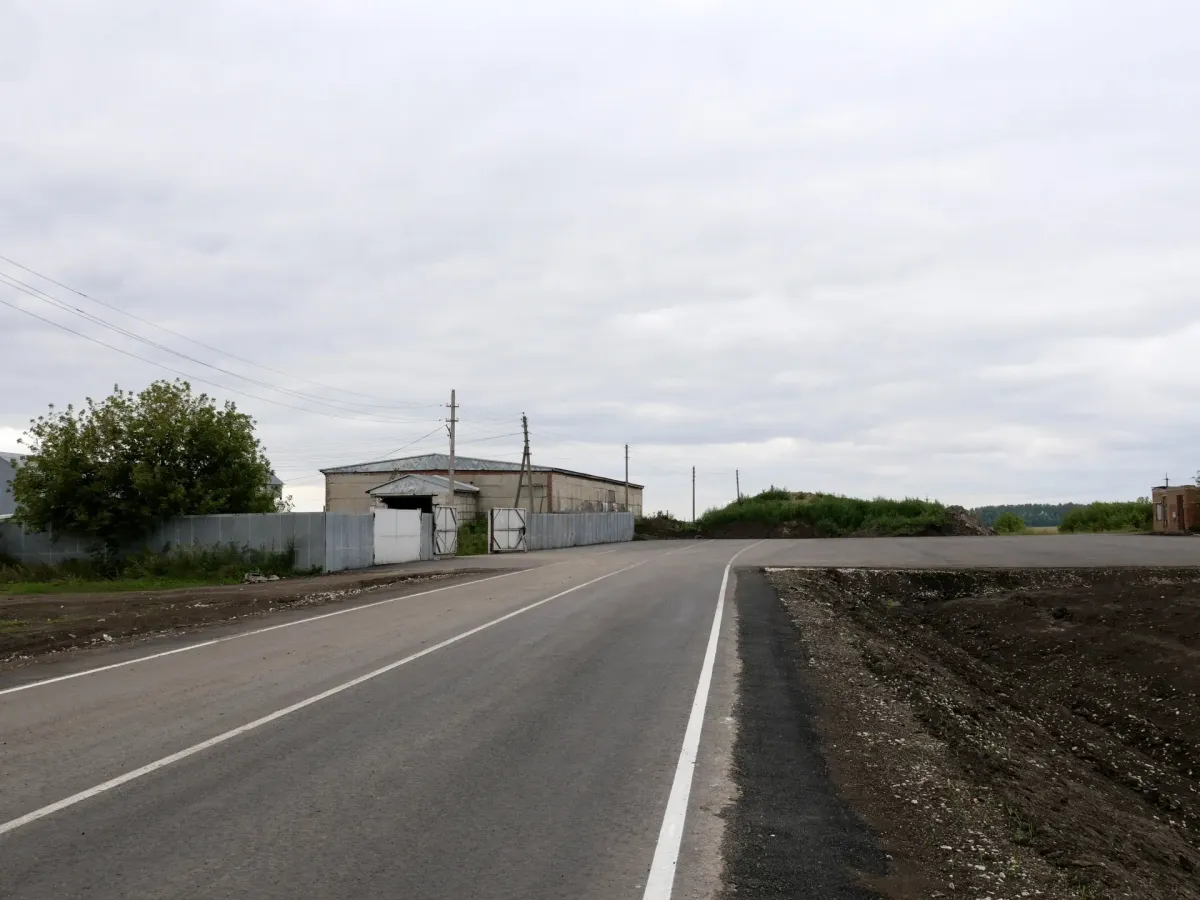 В деревне Пупкино Захаровского округа завершают строительство дороги к сельхозпредприятию