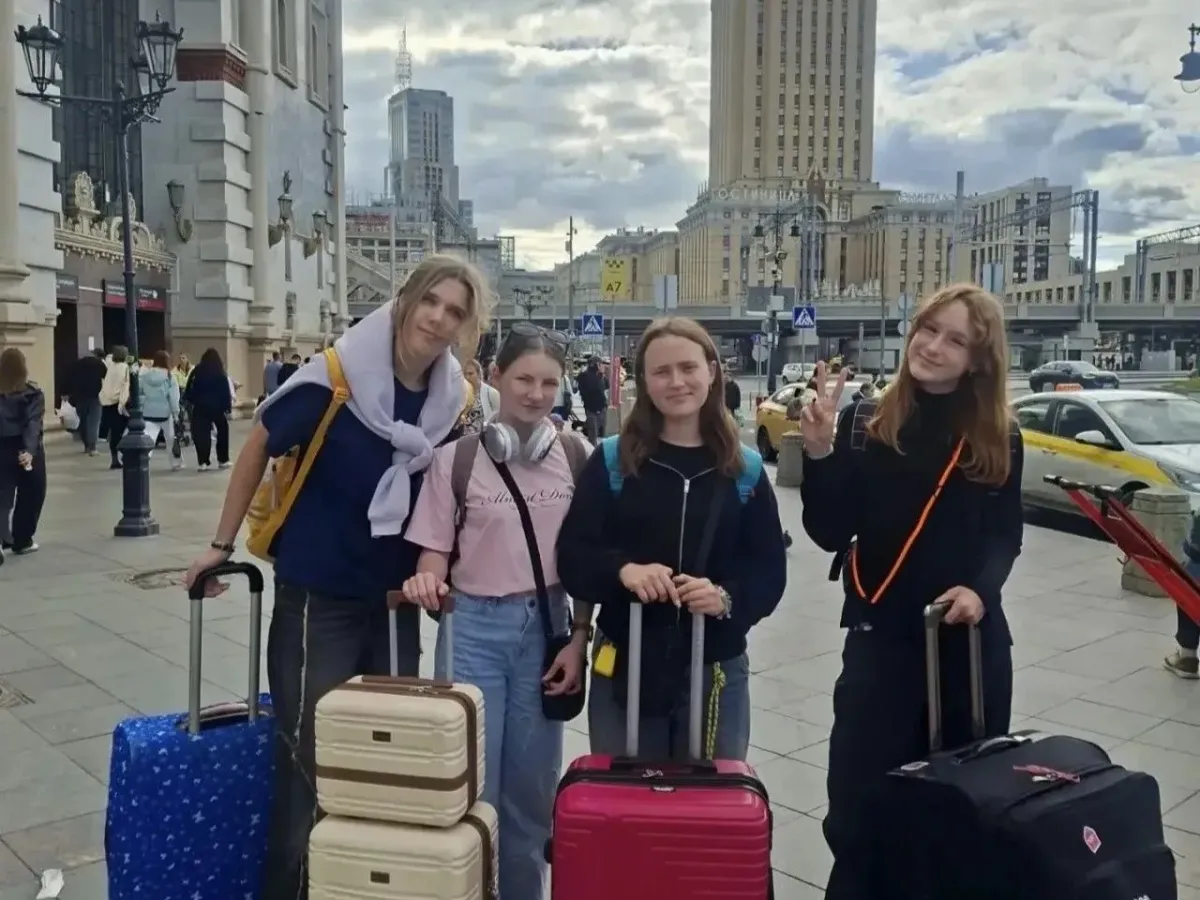 Рязанские школьницы отправились в поездку по маршруту Москва – Владивосток