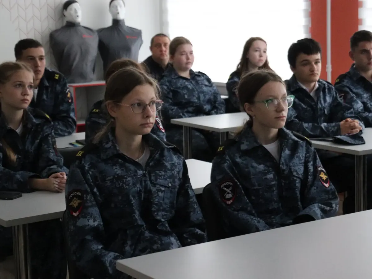 Госавтоинспекция провела урок безопасности для первых полицейских кадетов Рязанской области