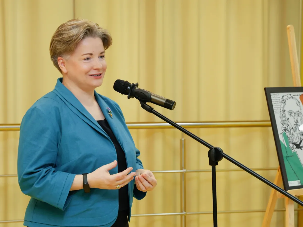 В Рязанской библиотеке открылась выставка «Сказки на шелке»