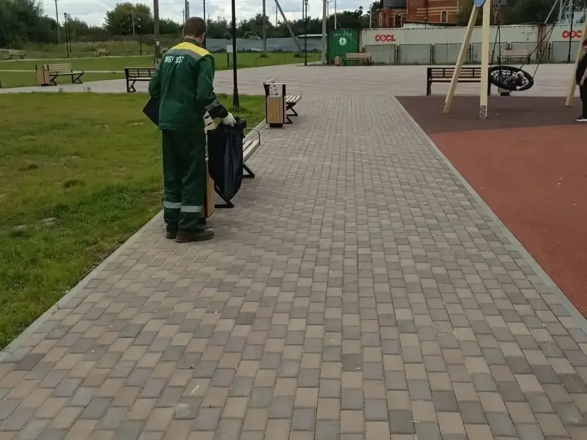 В рязанских парках и скверах провели покос травы и уборку территорий
