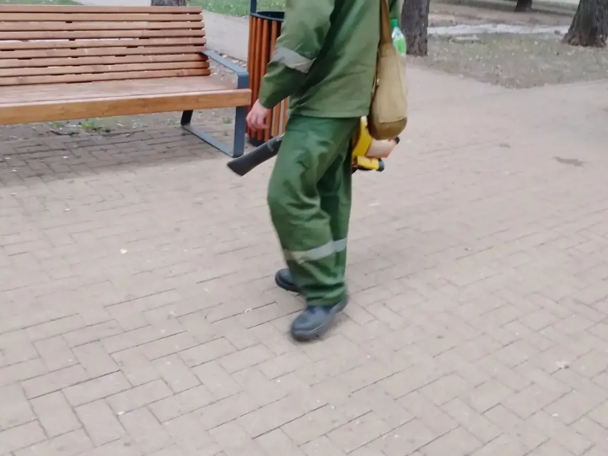 В рязанских парках и скверах провели покос травы и уборку территорий