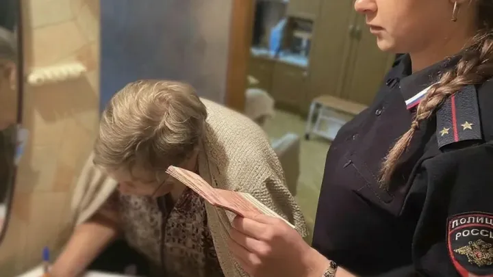 В Самаре 86-летней женщине срочно оформили и вручили загранпаспорт — Самара Сейчас