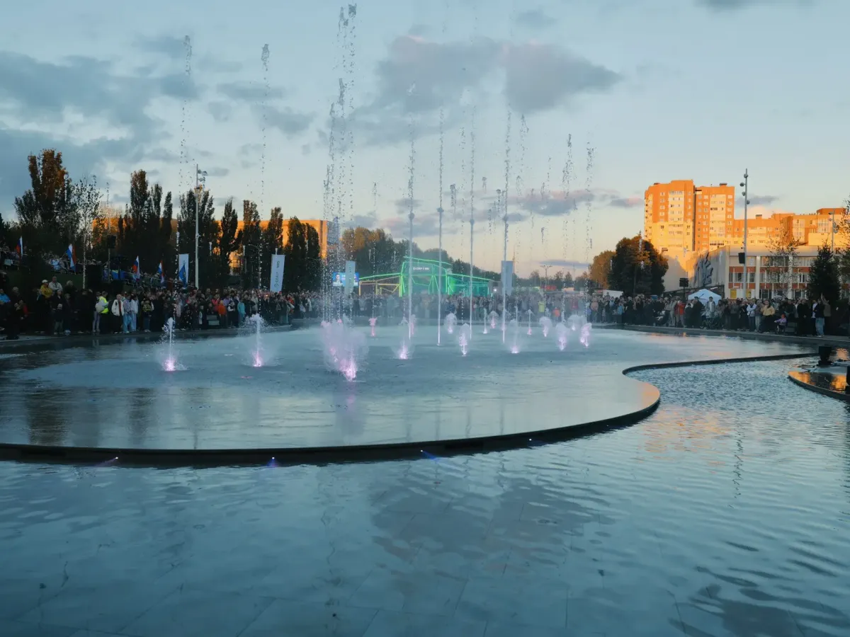 На Центральной площади Тольятти открылся светомузыкальный фонтан