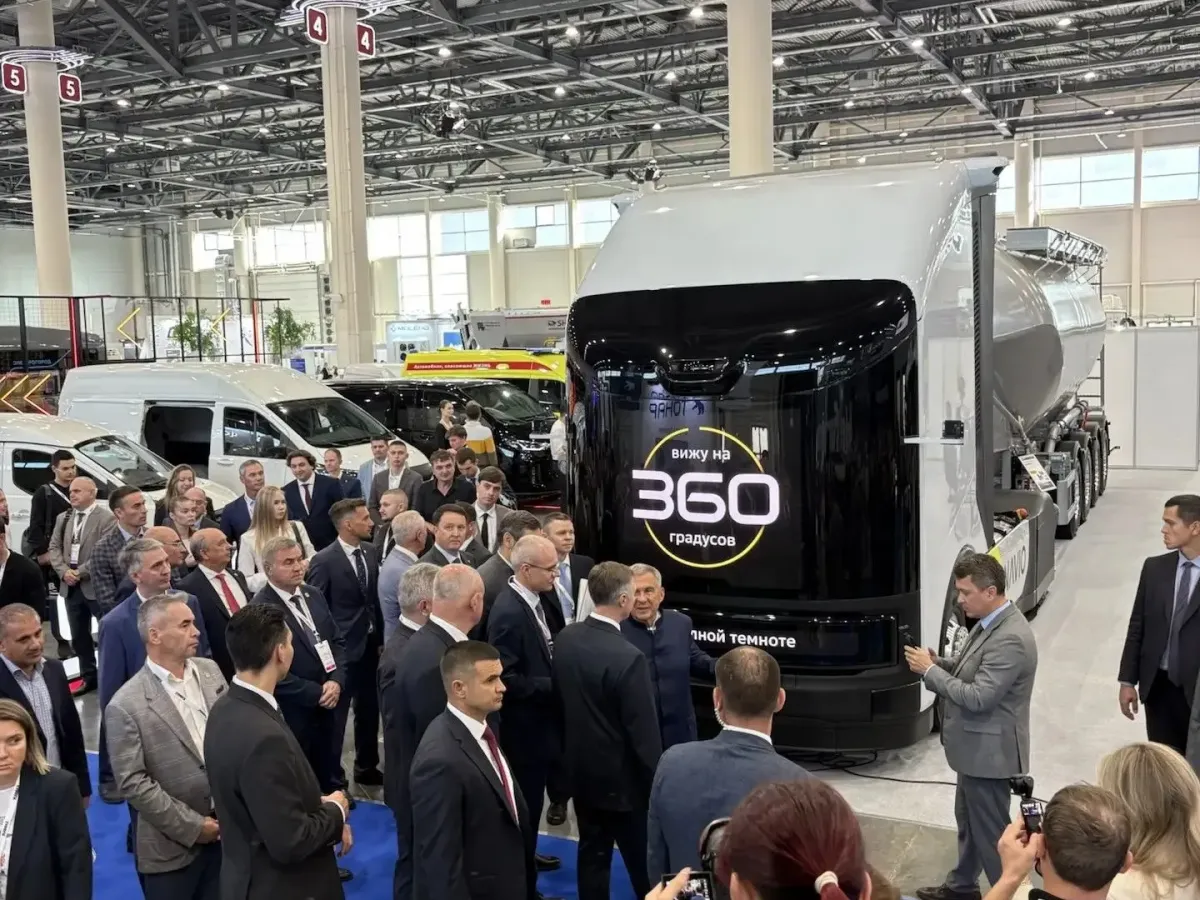 СМЗ и «Бецема» представили на COMTRANS 2026 полуприцеп-цистерну из алюминия