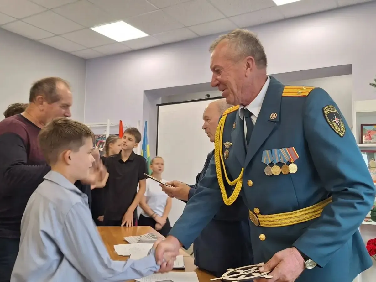 В Кинеле ветераны МЧС провели урок мужества для школьников