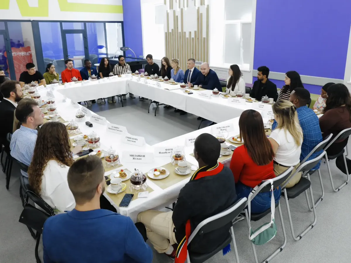 Вячеслав Федорищев встретился с участниками Международного фестиваля молодежи