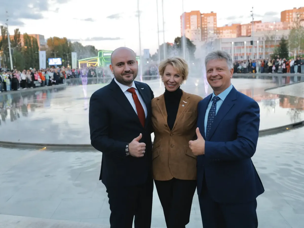 На Центральной площади Тольятти открылся светомузыкальный фонтан