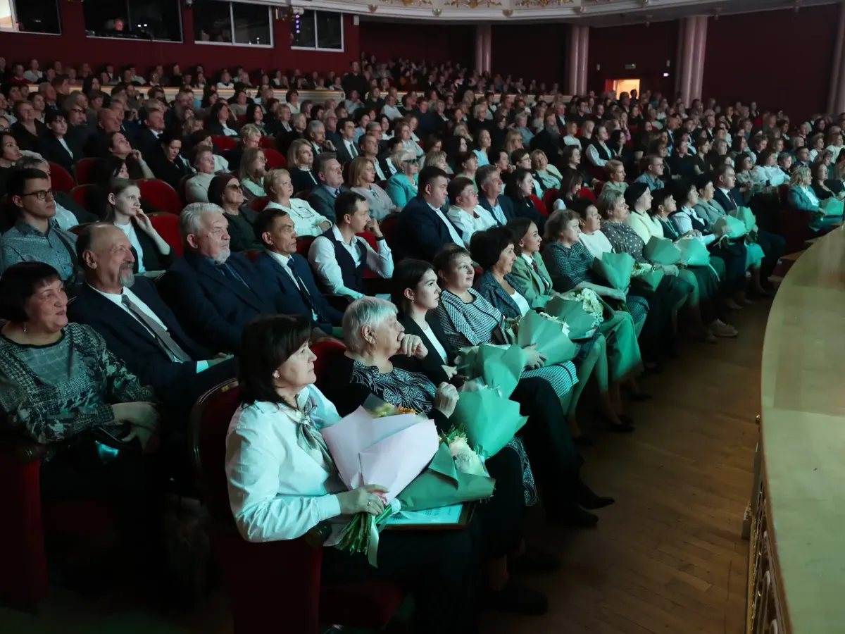 В Самаре наградили педагогов региона на торжественном мероприятии ко Дню учителя