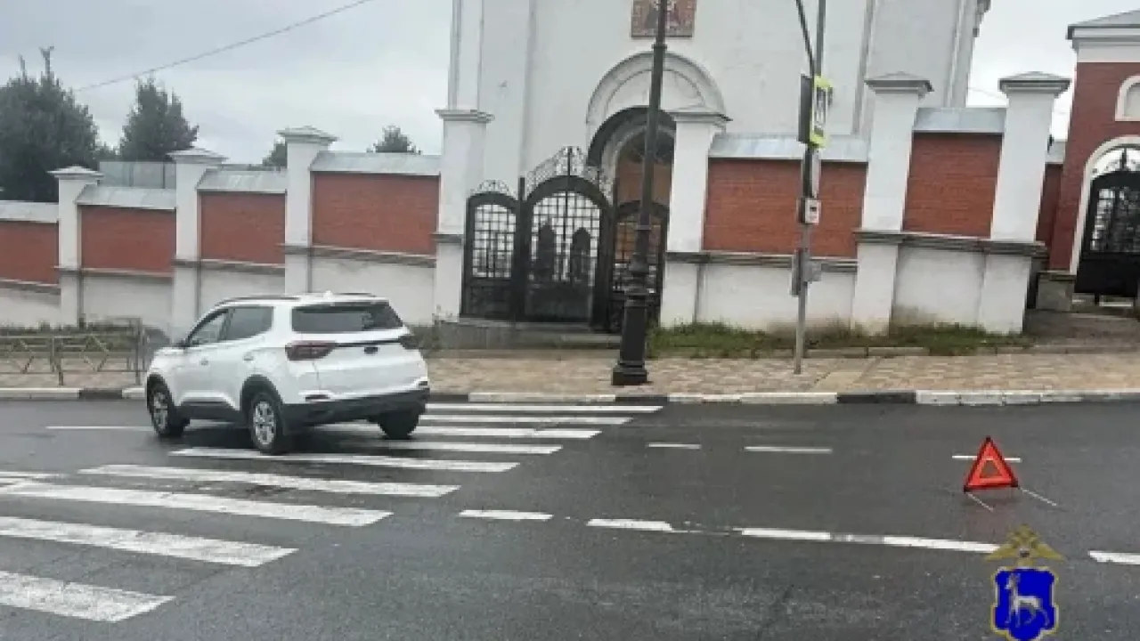 В Ленинском районе Самары иномарка сбила женщину на пешеходном переходе