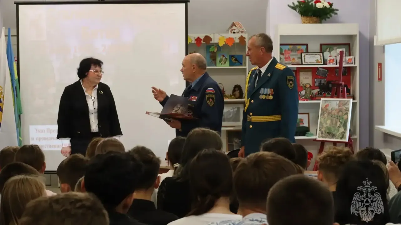 В Кинеле ветераны МЧС провели урок мужества для школьников