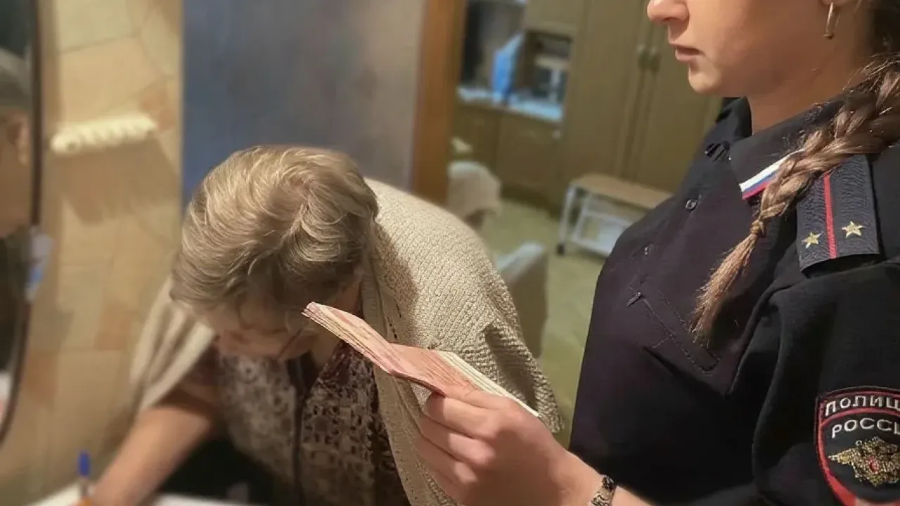 В Самаре 86-летней женщине срочно оформили и вручили загранпаспорт