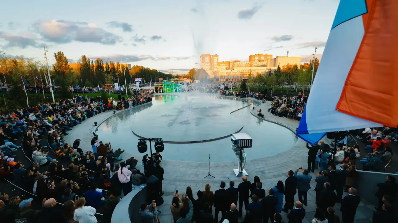 На Центральной площади Тольятти открылся светомузыкальный фонтан