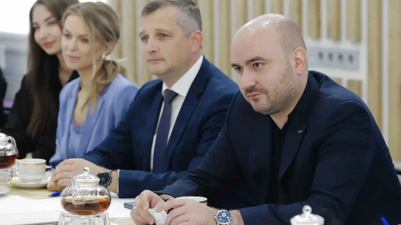 Вячеслав Федорищев встретился с участниками Международного фестиваля молодежи — Самара Сейчас